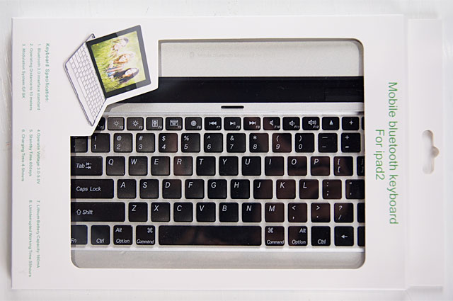 2000円前後で入手できるiPad2キーボード