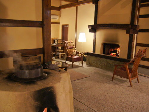 旅館の中に暖炉