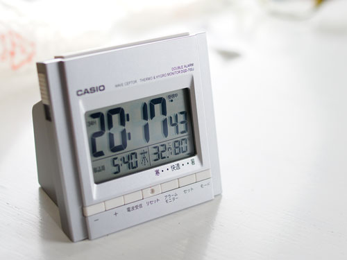 温度・湿度も測れる時計です