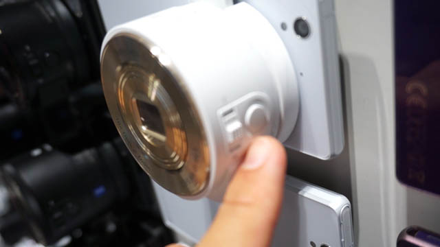 SONYのレンズカメラ「QX10/QX100」レポート | IFA2013